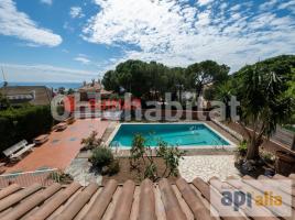 Casa (unifamiliar aislada), 366 m², cerca de bus y tren