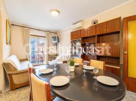 Flat, 94 m², near bus and train