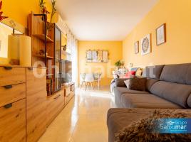 Piso, 94 m², cerca de bus y tren, seminuevo