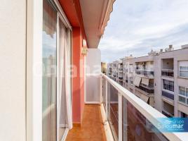 Piso, 94 m², cerca de bus y tren, seminuevo