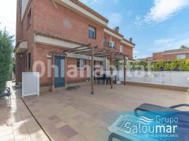 For rent Houses (detached house), 250 m², near bus and train, almost new
