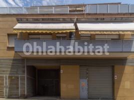 Pis, 87 m², près de bus et de train, presque neuf