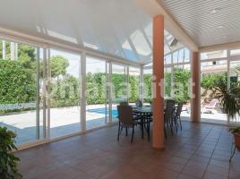 Houses (detached house), 300 m², near bus and train