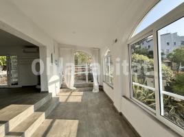 Casa (unifamiliar aislada), 220 m², cerca de bus y tren