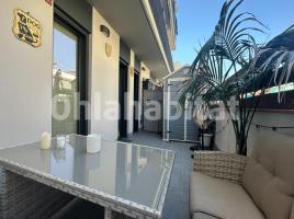 Flat, 87 m², near bus and train, almost new