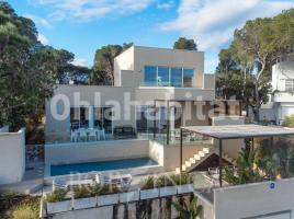 Casa (unifamiliar aislada), 224 m², cerca de bus y tren, seminuevo