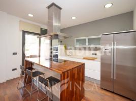 Apartamento, 135 m², cerca de bus y tren, seminuevo