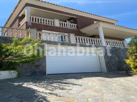 Houses (detached house), 318 m², near bus and train, almost new