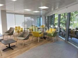 Louer , 693 m²