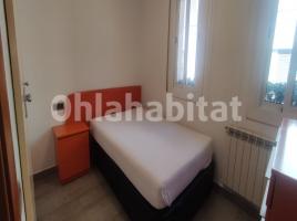 For rent flat, 230 m², near bus and train