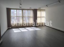 Louer , 361 m²