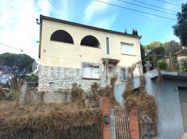 Casa (unifamiliar aislada), 322 m², cerca de bus y tren