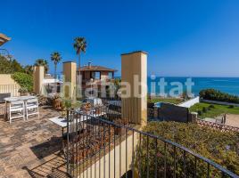 Casa (unifamiliar aislada), 952 m², cerca de bus y tren