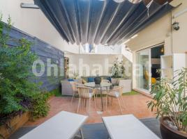 Flat, 84 m², near bus and train, almost new