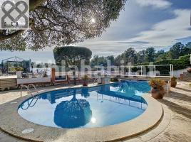 Houses (detached house), 332 m², near bus and train