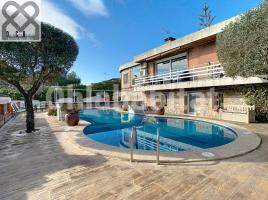 Houses (detached house), 332 m², near bus and train