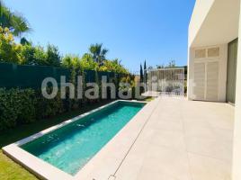Lloguer Casa (unifamiliar aïllada), 189 m², prop de bus i tren, nou