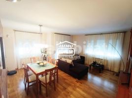 Piso, 128 m², cerca de bus y tren, seminuevo