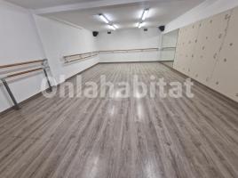 Alquiler local comercial, 341 m², cerca de bus y tren, Calle de Robrenyo