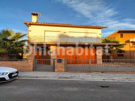 Louer  (xalet / torre), 330 m², presque neuf
