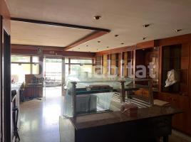 Lloguer local comercial, 140 m², prop de bus i tren