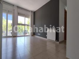 Flat, 76 m², near bus and train
