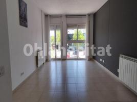 Flat, 76 m², near bus and train