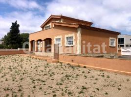 Casa (chalet / torre), 325 m², cerca de bus y tren, seminuevo, Calle Escorpí