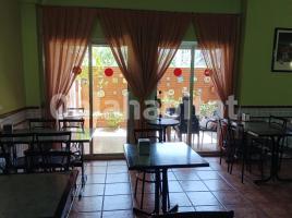 Lloguer local comercial, 132 m², prop de bus i tren