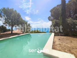 Houses (villa / tower), 326 m², almost new, Calle GI-682, 9