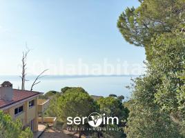 Houses (villa / tower), 326 m², almost new, Calle GI-682, 9