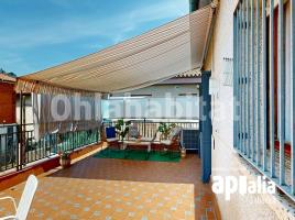 Houses (villa / tower), 226 m², near bus and train