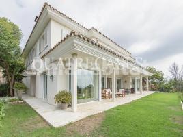  (unifamiliar aïllada), 2377 m², près de bus et de train, presque neuf
