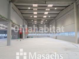 Louer , 2500 m², Zona