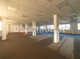 Louer , 284 m², Zona