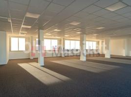 Louer , 284 m², Zona