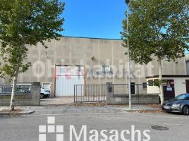 Louer , 850 m², Zona
