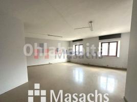 Louer , 83 m², Zona