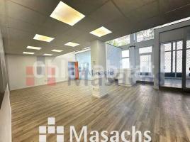 Louer , 320 m², Zona