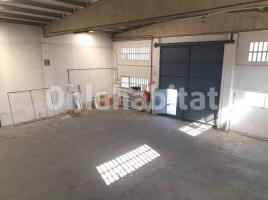 Louer , 540 m², Zona