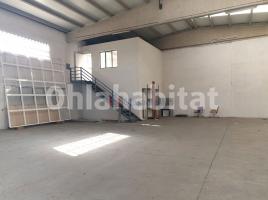 Louer , 540 m², Zona