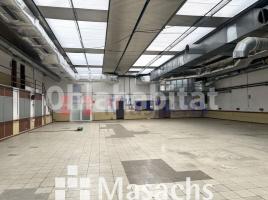 Louer , 2000 m², Zona