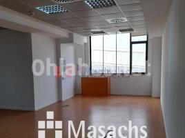 Louer , 74 m², Zona