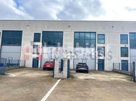 Louer , 1008 m², Zona