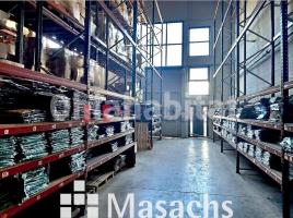 Louer , 1008 m², Zona
