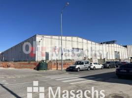 Louer , 3900 m², Zona