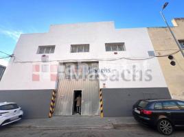 Nau industrial, 1800 m², Zona