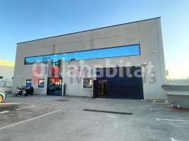 Louer , 1114 m², Zona