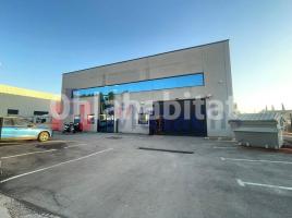 Louer , 1114 m², Zona