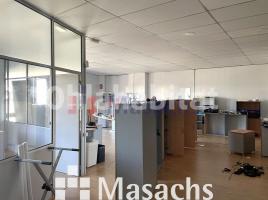 Louer , 260 m², Zona